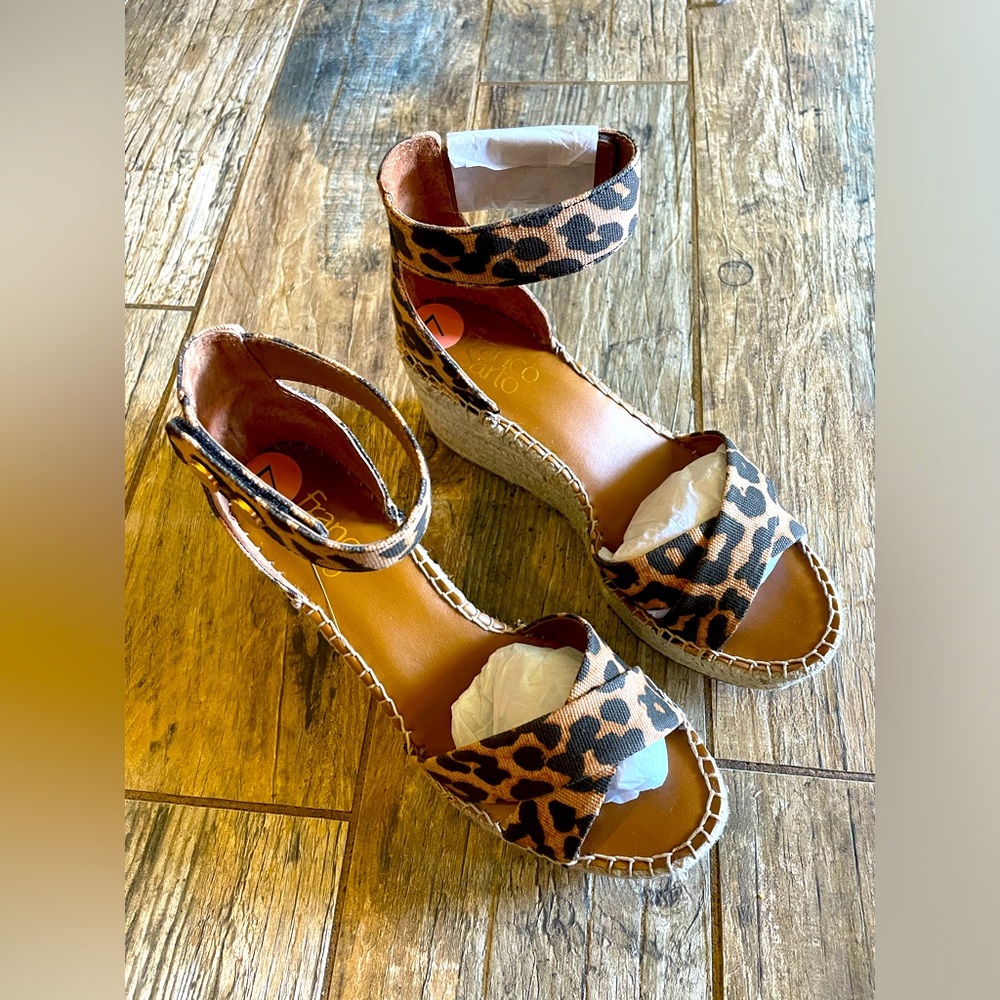 Brand new, Franco Sarto, Carlotta, Camel FB sandals, size 7, Color Camel